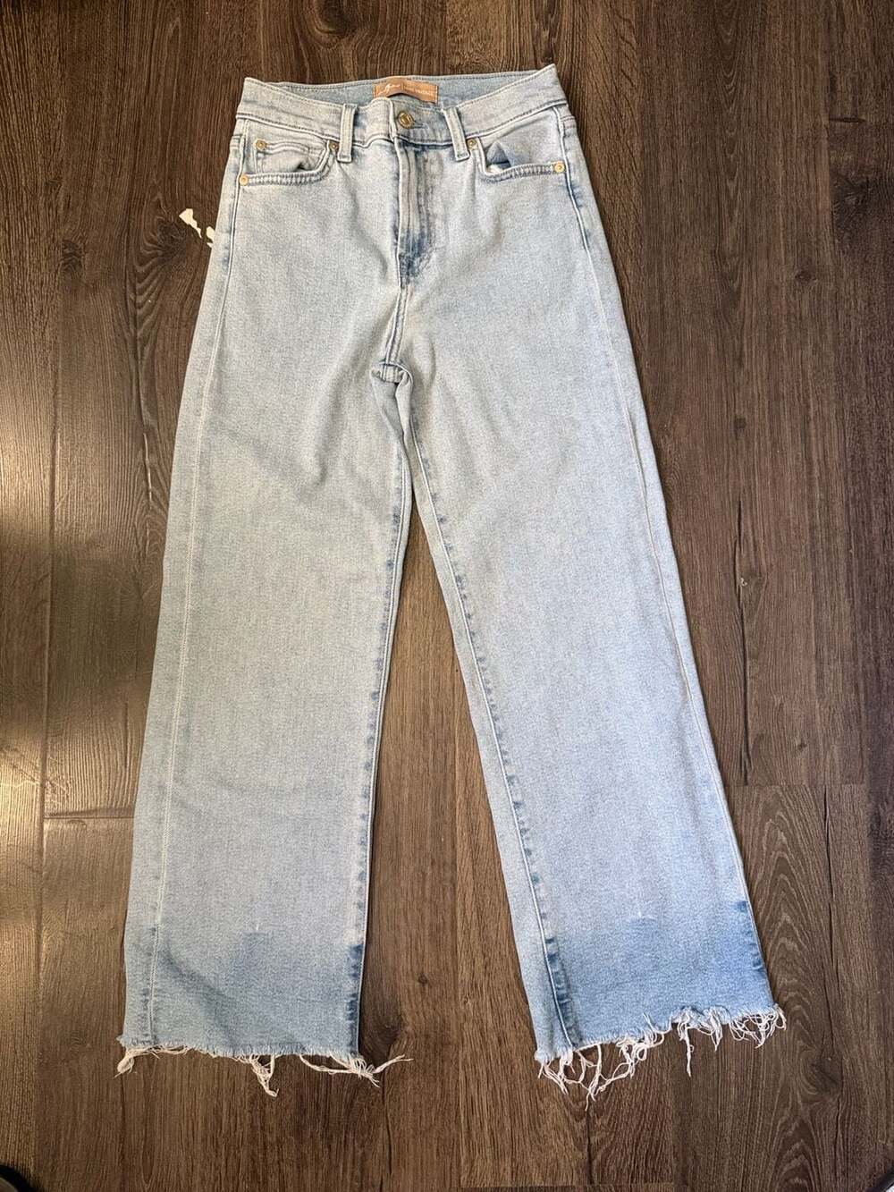 7 For All Mankind Luxe Vintage Cropped Alexa w/ Frayed Hem in Light Wash